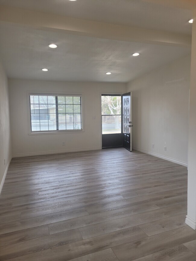 Living room - 2180 Elm St