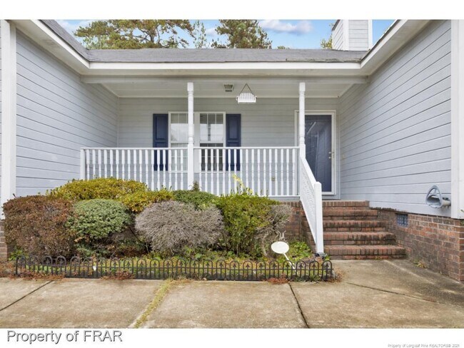 Building Photo - 329 Abbottswood Dr
