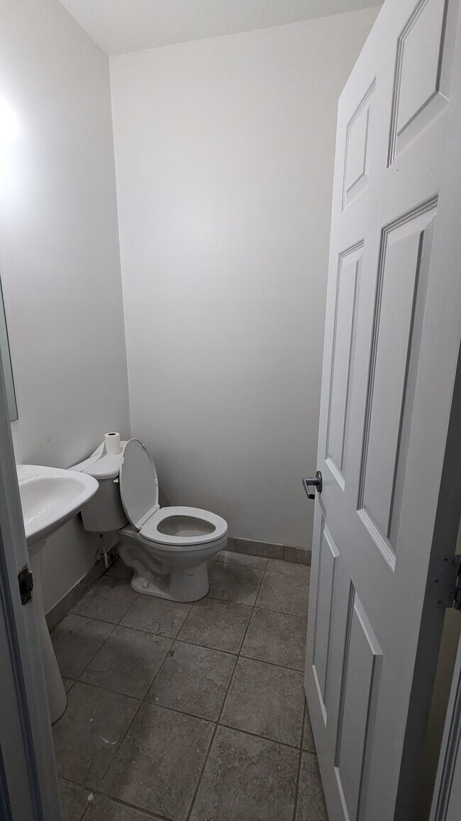 Foto del edificio - 41674 Mitchell Rd