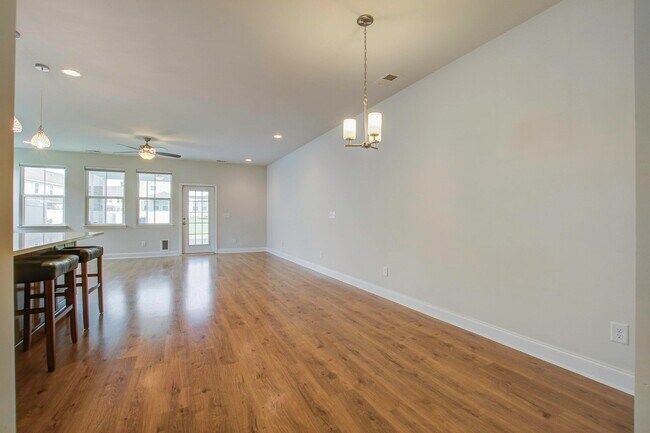 Foto del edificio - 7824 Montview Rd