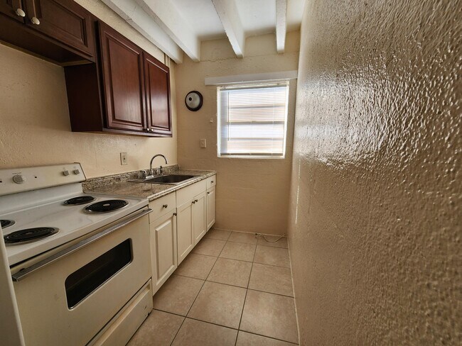 Building Photo - 512 19th St