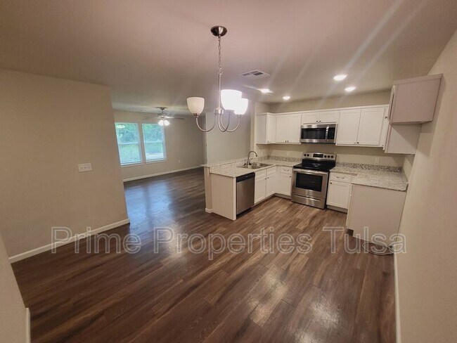 Foto del edificio - 1511 Rosewood Dr