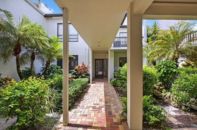 Building Photo - 830 Greensward Ct