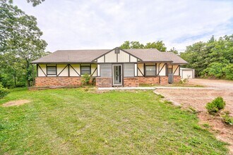 Building Photo - 11701 Jeffery Rd