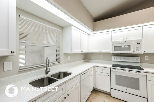 Building Photo - 1056 Summa Blvd