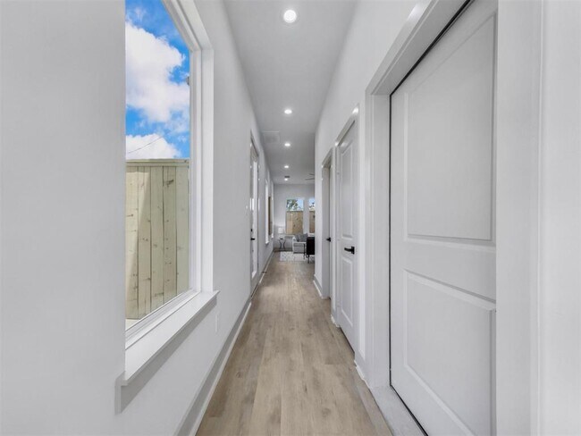 Foto del edificio - 2410 Vaughn St
