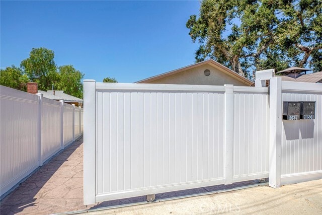 Building Photo - 10531 Greenburn Ave