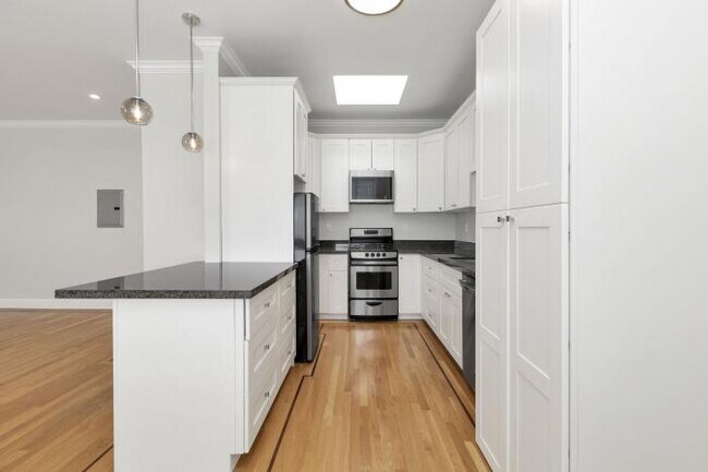 Building Photo - 2 bedroom in San Francisco CA 94109