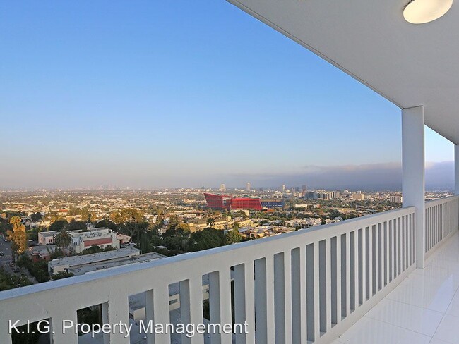 Building Photo - Studio, 1.5 bath House - 999 Doheny  #1106...