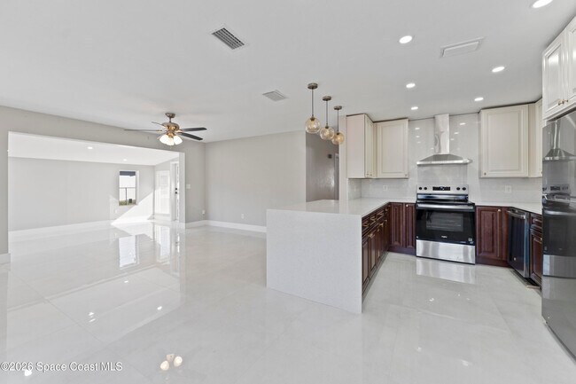 Foto del edificio - 2373 Allan Adale Rd