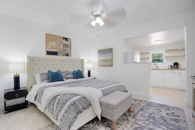 Building Photo - 1032 SW 10th Ave