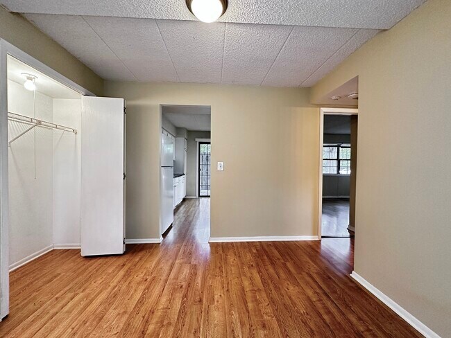 Building Photo - 1504 W Jefferson Ave