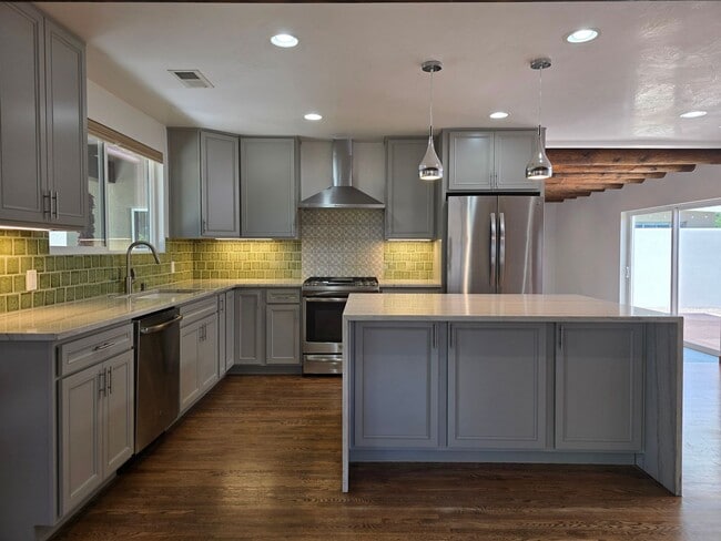 Building Photo - 127 Sereno Dr