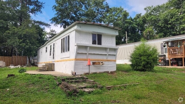 Building Photo - 205-437 Holt Ave