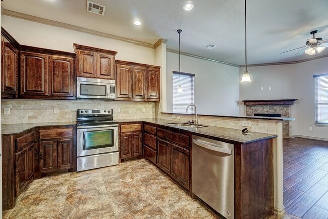 Building Photo - BEAUTIFUL 4 BED 2 BATH HOME IN DEER CREEK ...