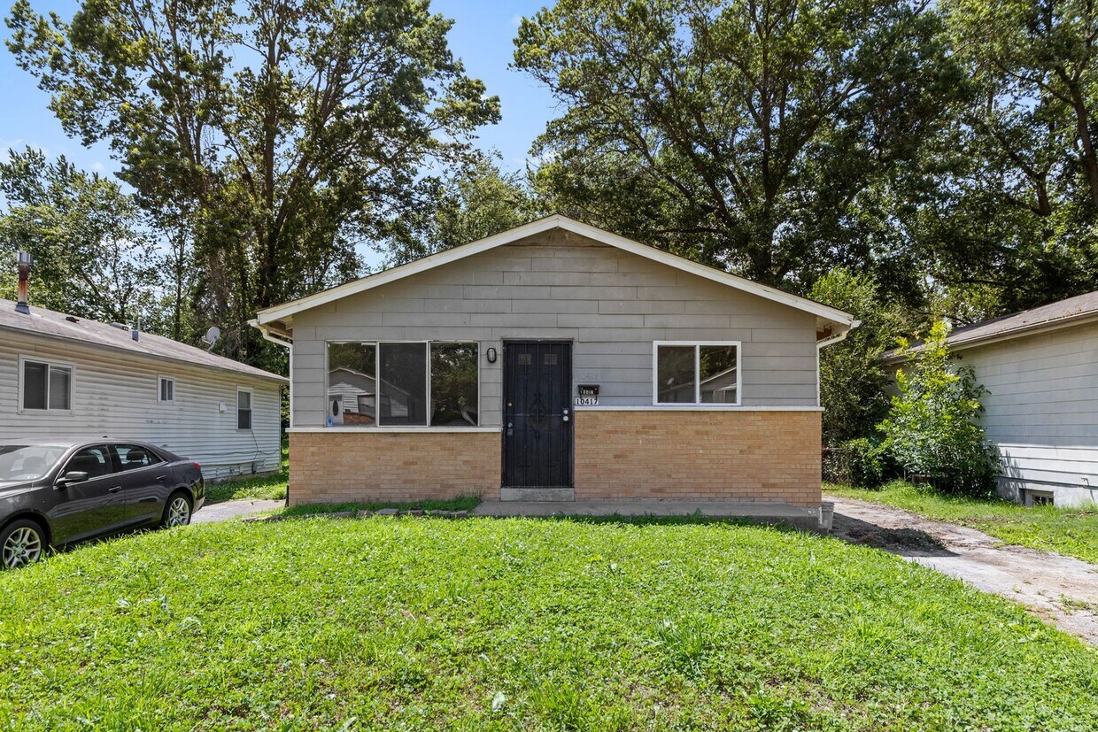 Foto principal - Charming 3-Bedroom Home with Fenced Yard a...
