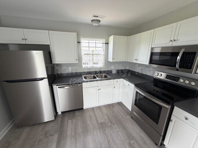 Foto del edificio - 2411 Heath Ln