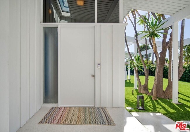 Building Photo - 2262 Stradella Rd