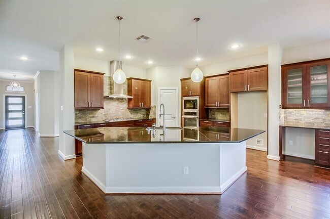 Foto del edificio - 17106 Rainier Creek Dr