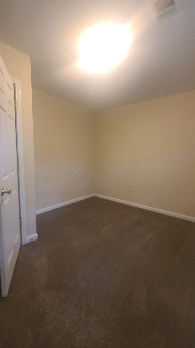 Foto del edificio - 2/1.5 End Unit Townhome close to downtown ...