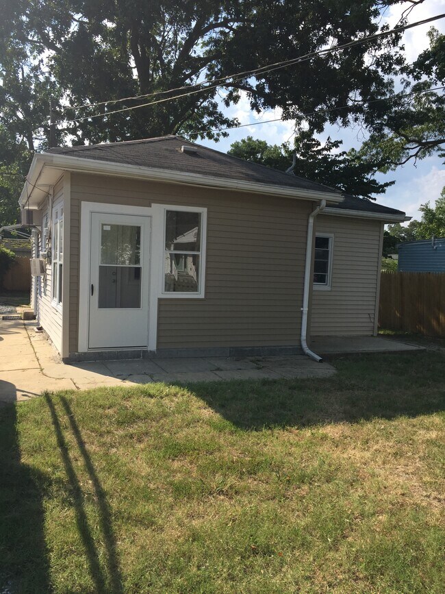 Building Photo - 209 Fenton Ave