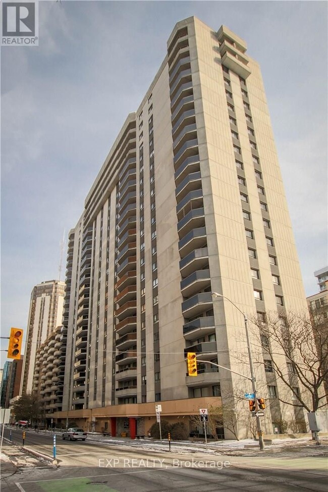 Building Photo - 470 Laurier Ave W