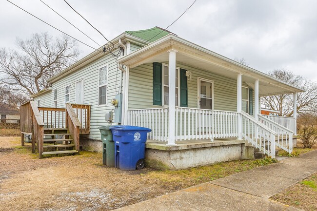 Building Photo - Great 4 Bedroom 2 Bath rental in Downtown ...