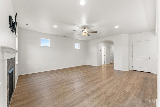 Building Photo - 513 Stanley Lake St