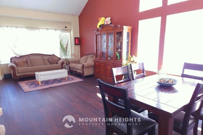 Building Photo - 2096 Rainbow Point Dr