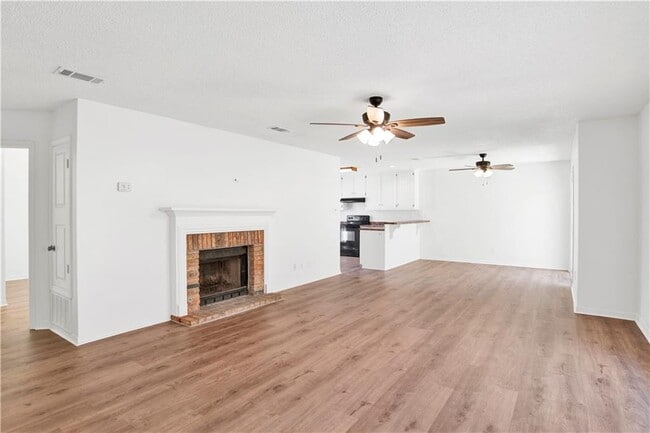 Building Photo - 5631 Bentley Ln