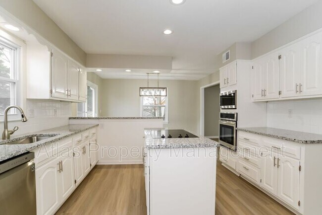 Building Photo - 6723 Hauser St