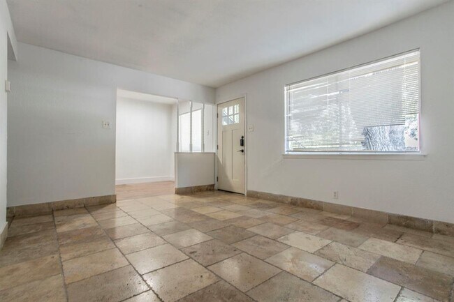 Foto del edificio - 104 Prestwick Blvd