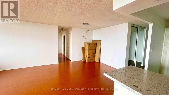 Photo du bâtiment - 3300-3300 Don Mills Rd