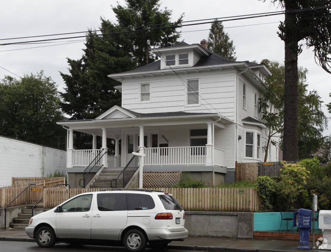Building Photo - Hawthorne Four-Plex