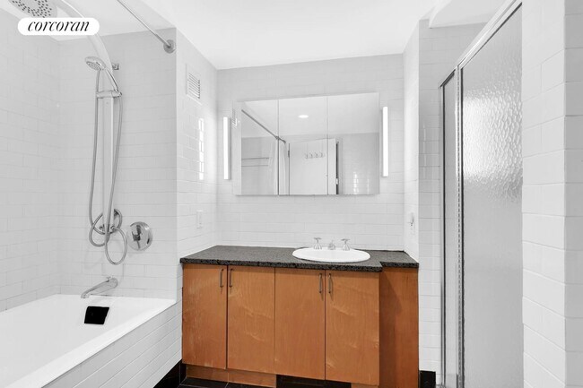 Foto del edificio - 359 W 11th St