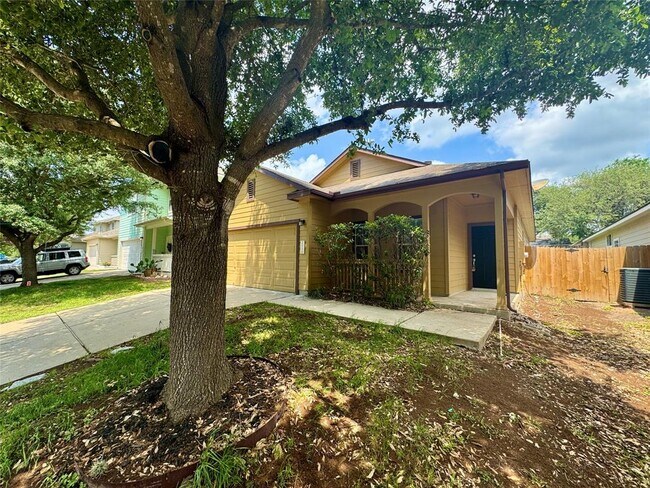 Foto del edificio - 2110 Charlotte Estates Dr