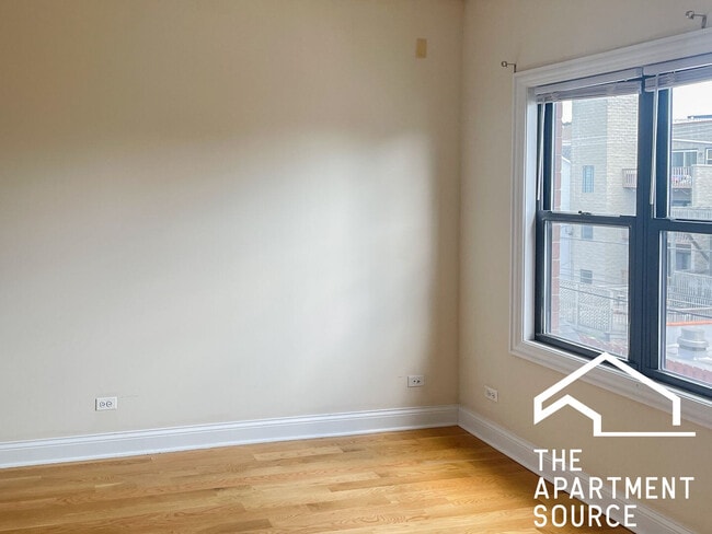 Photo - 3231 N Kenmore Ave Apartment