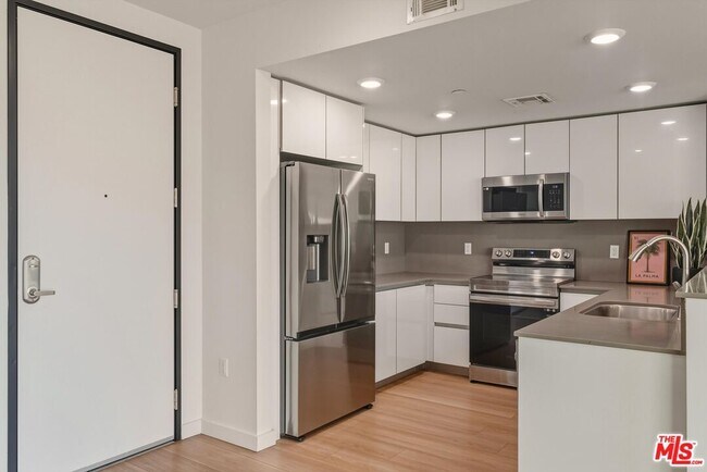 Building Photo - 1759 N Gower St