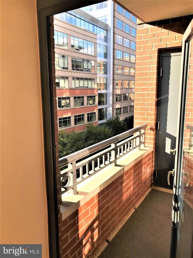 Foto del edificio - 1021 N Garfield St