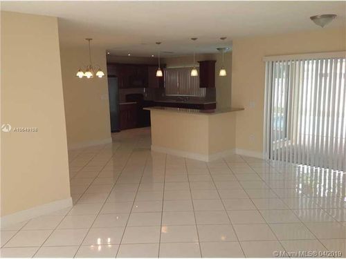 Foto del edificio - 9691 NW 24th St