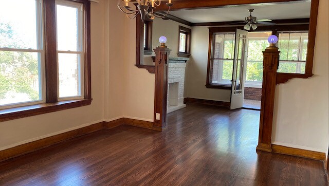 Foto del edificio - 2458 N Springfield Ave