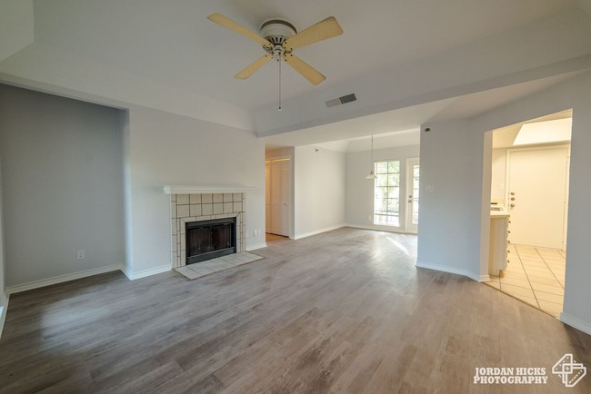 Living room - 3105 San Jacinto St