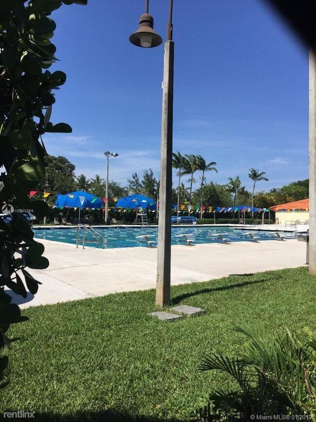 Foto del edificio - 717 NE 91st St