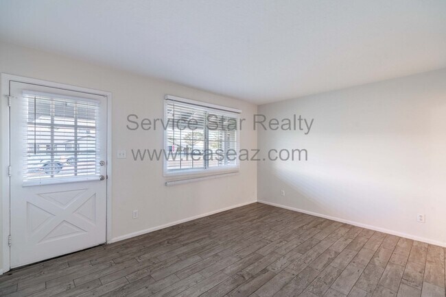 Building Photo - 923 E Wesleyan Dr