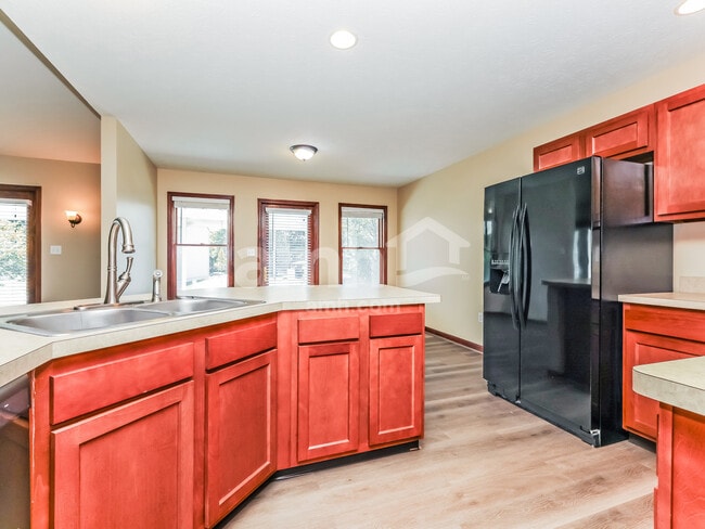 Foto del edificio - 5692 Cottonwood Ct