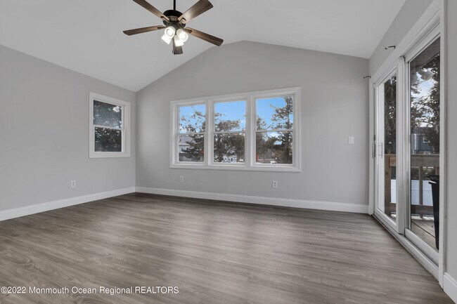 Building Photo - 925 Stafford Dr