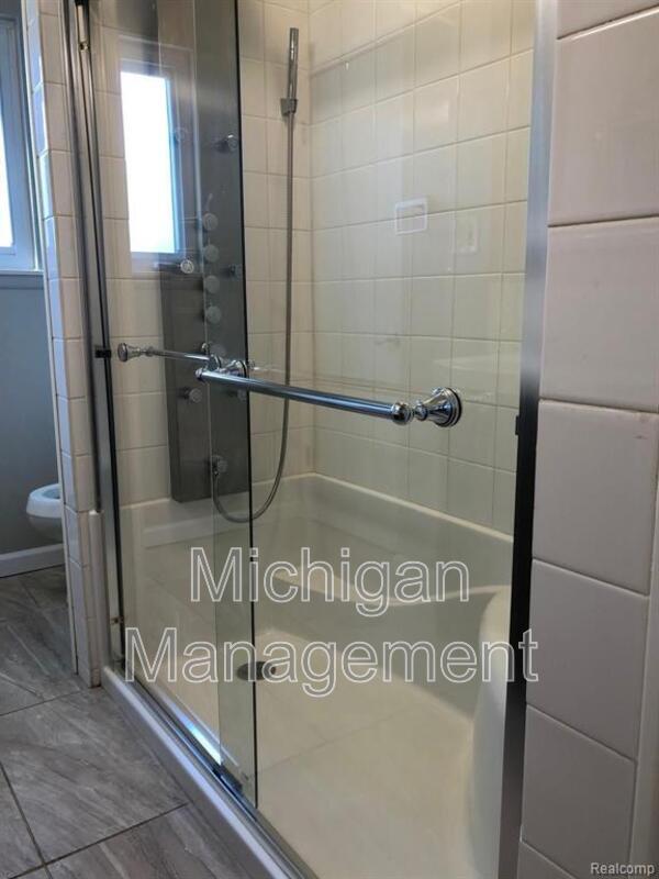 Foto del edificio - 24915 Tallman Ave