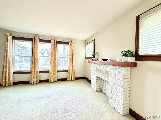 Foto del edificio - 245 Hamilton Dr