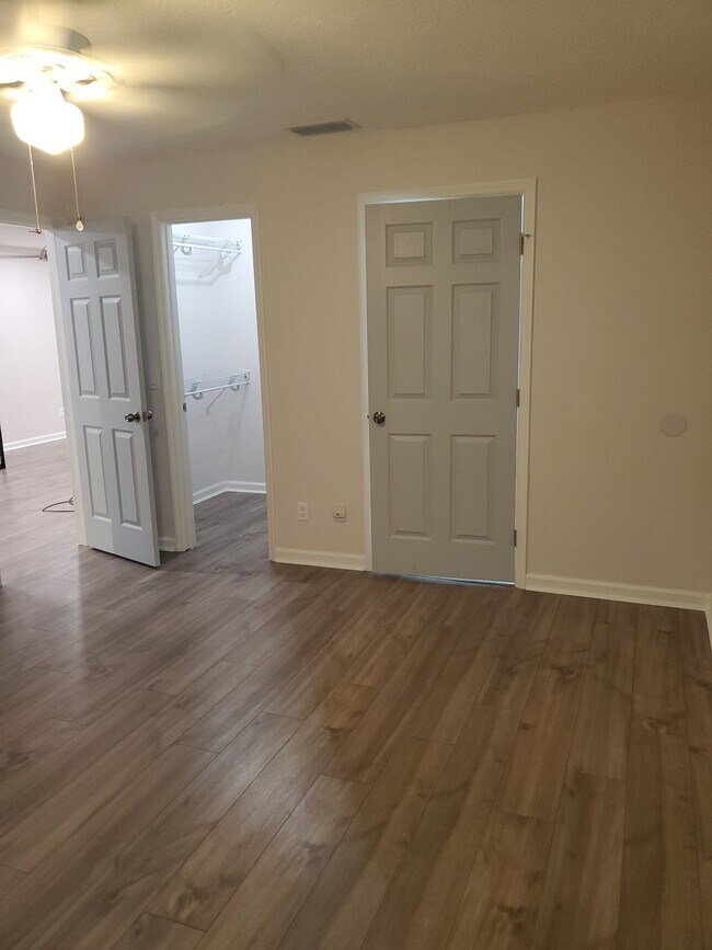 Foto del edificio - 1004 Egret Ct