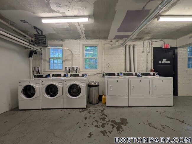 Building Photo - 9 Dana St